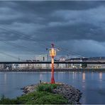 Düsseldorf Hafeneinfahrt .... Medienhafen