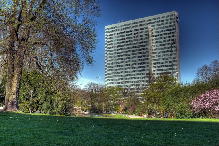 Düsseldorf: Hofgarten und Dreischeibenhaus