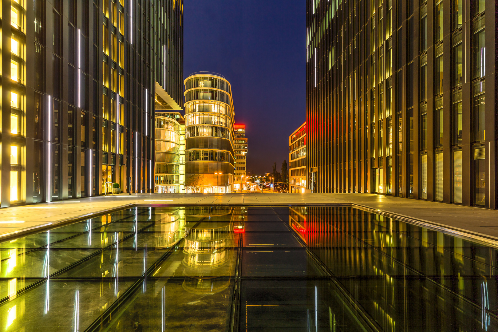 Düsseldorf, Hotel Hyatt zur späten blauen Stunde