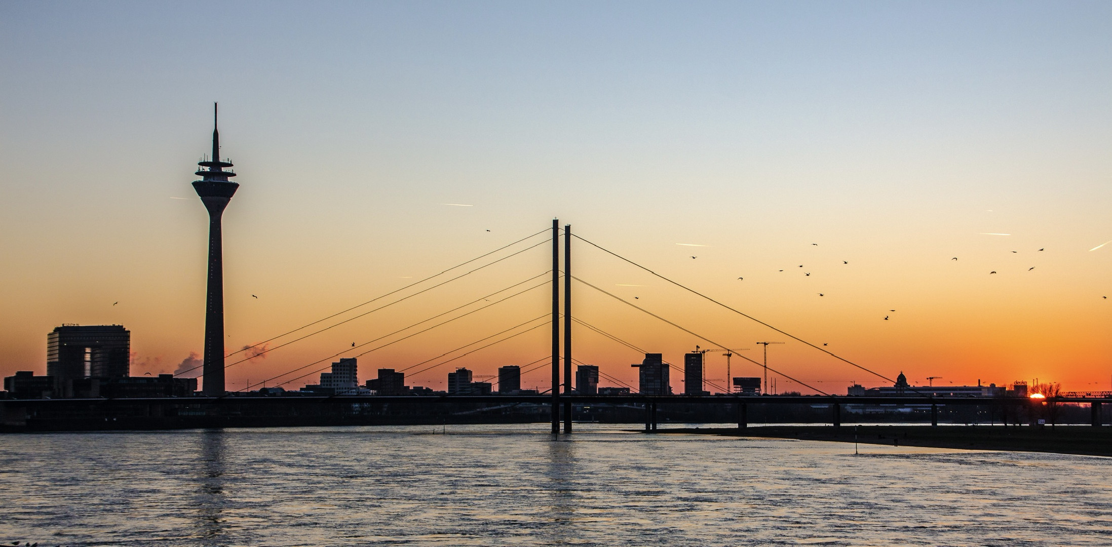 Düsseldorf im Abendleuchten