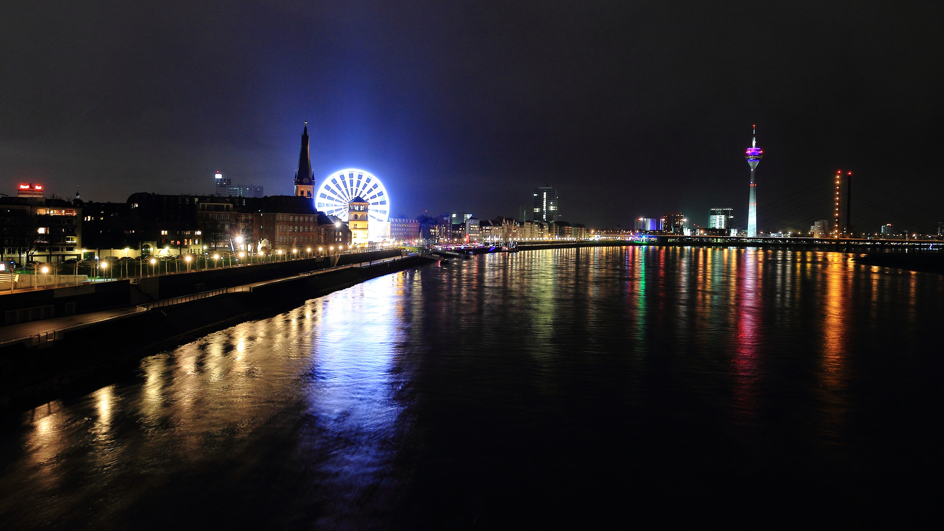 Düsseldorf im Licht der Nacht