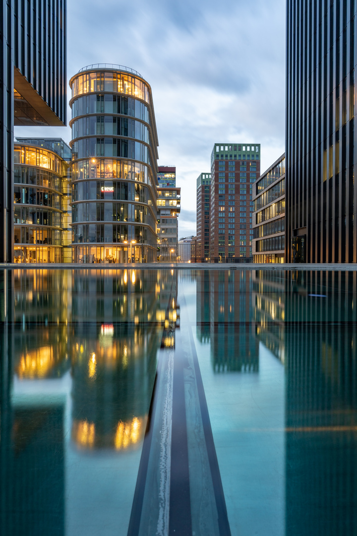 Düsseldorf im Medienhafen - MIT VIDEO