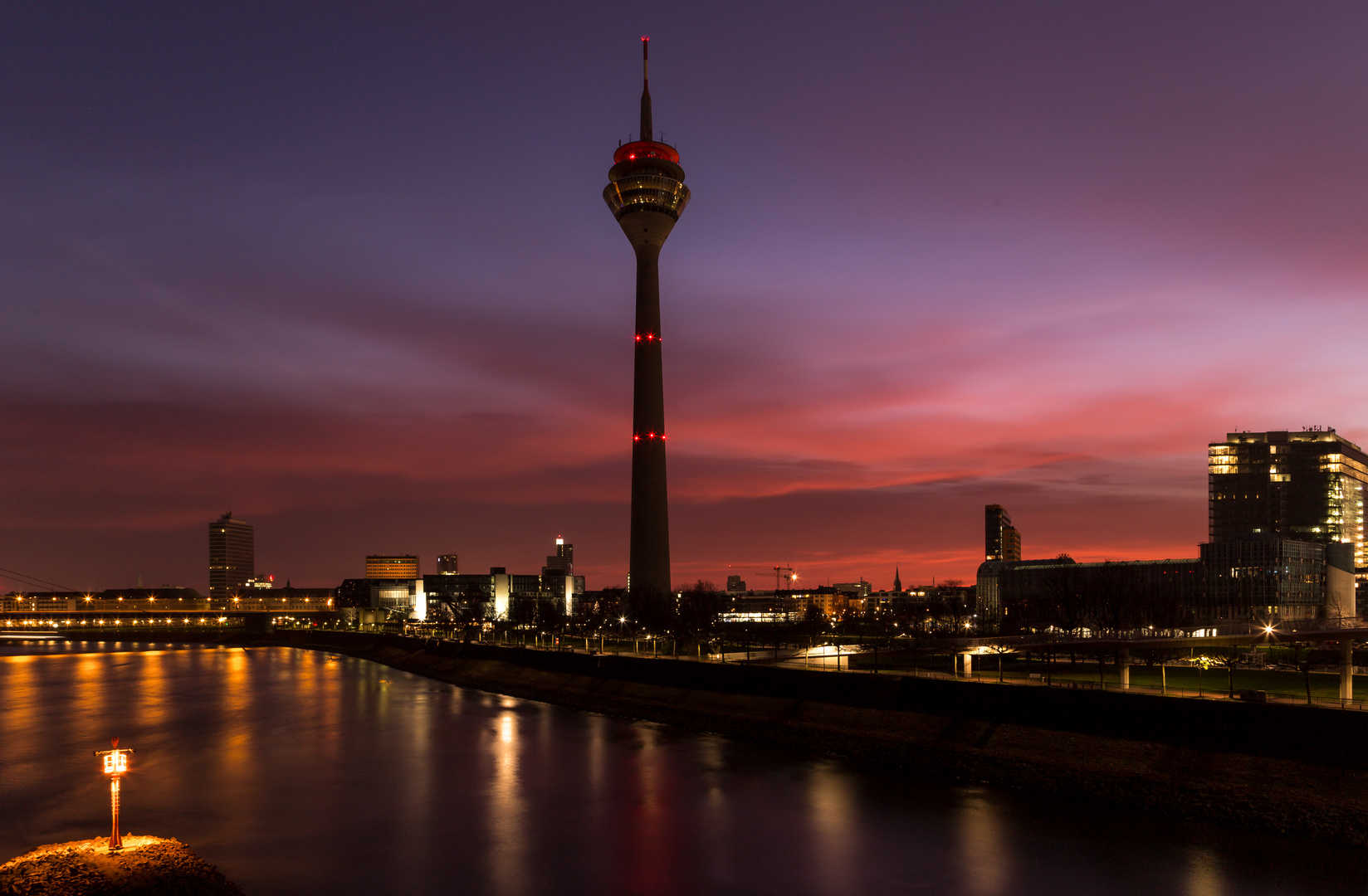 Düsseldorf im Sonnenaufgang