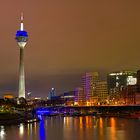 Düsseldorf in einer lauen Herbstnacht - Medienhafen und Rhein