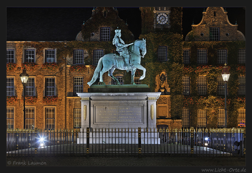 Düsseldorf Jan Wellem Denkmal vor dem Rathaus