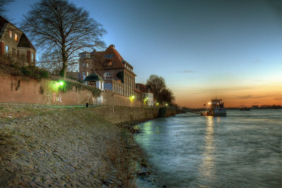 Düsseldorf Kaiserswerth Rheinpromenade