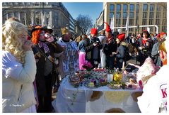 Düsseldorf - Karnevalssonntag auf der Königsallee - 5