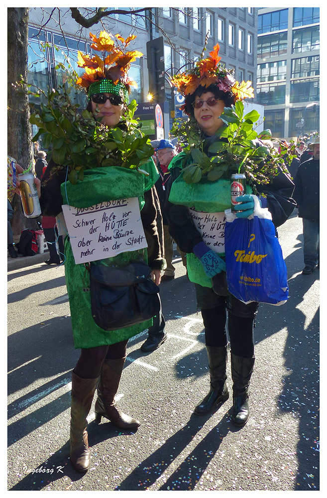 Düsseldorf- Karnevalssontag auf der Königsallee - 15