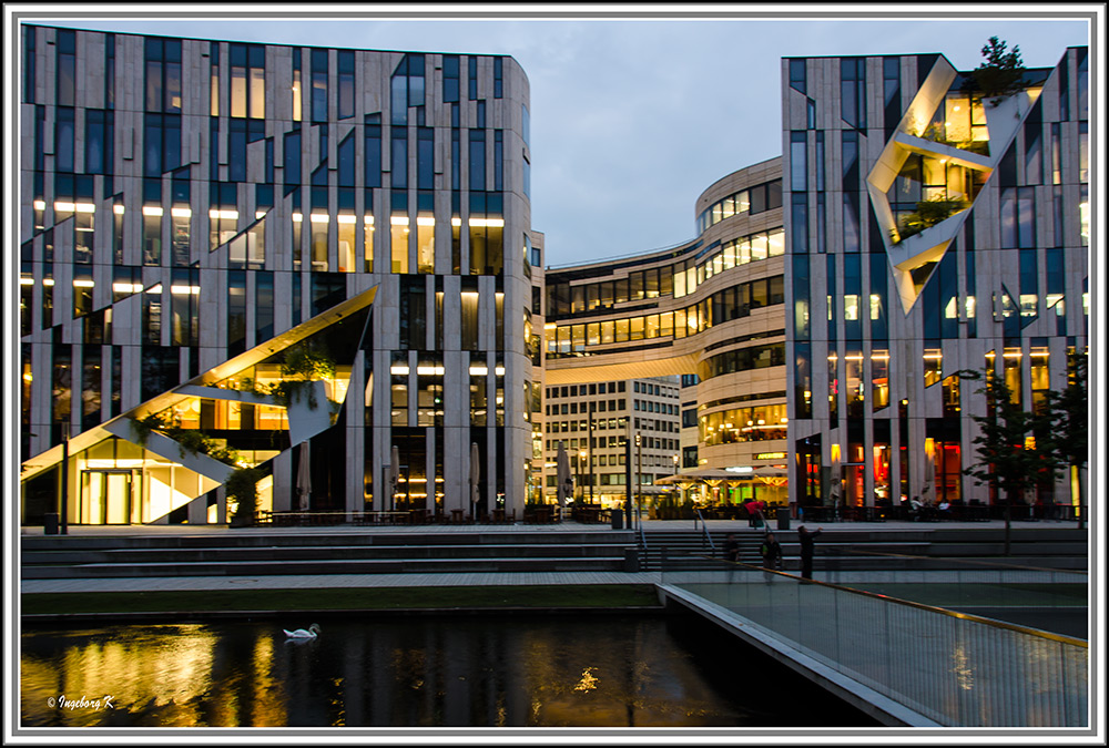 Düsseldorf - Kö-Bogen am Abend - 1