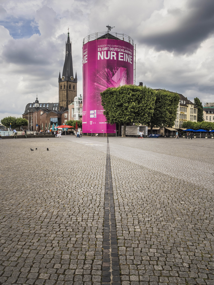 Düsseldorf Magenta