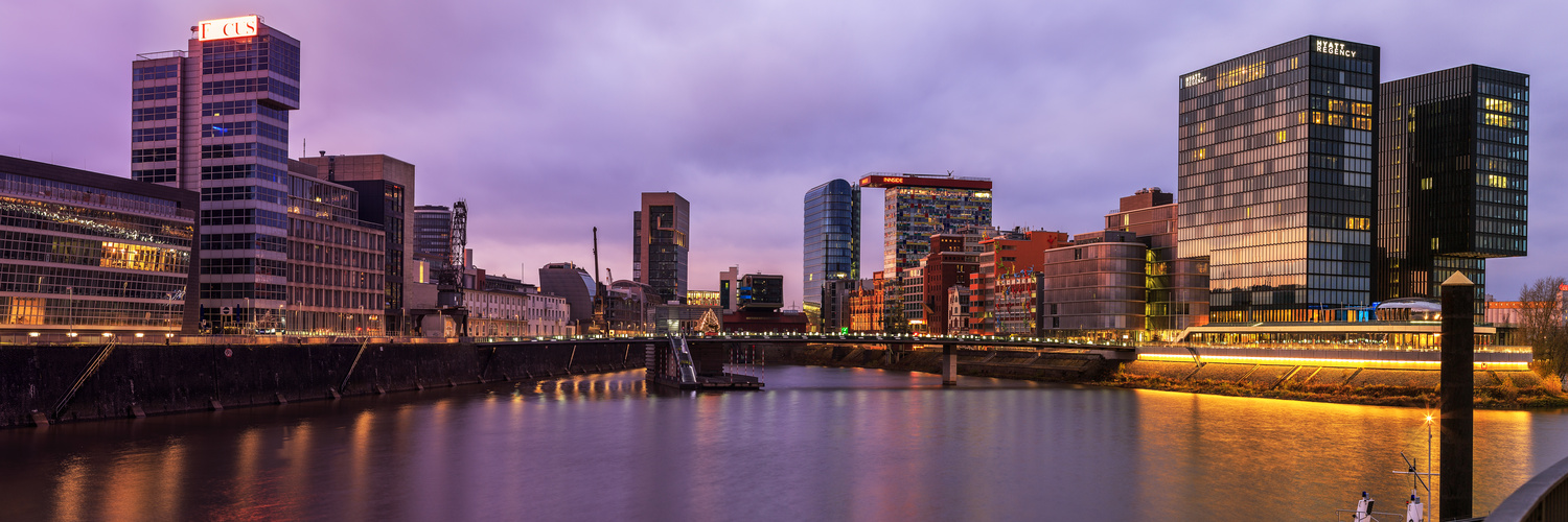 Düsseldorf Medien Hafen im Sonnenaufgang