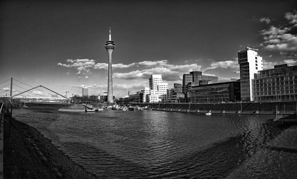 Düsseldorf  Medienhafen 1