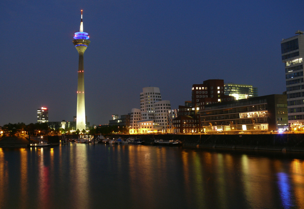 Düsseldorf Medienhafen am Abend (3)