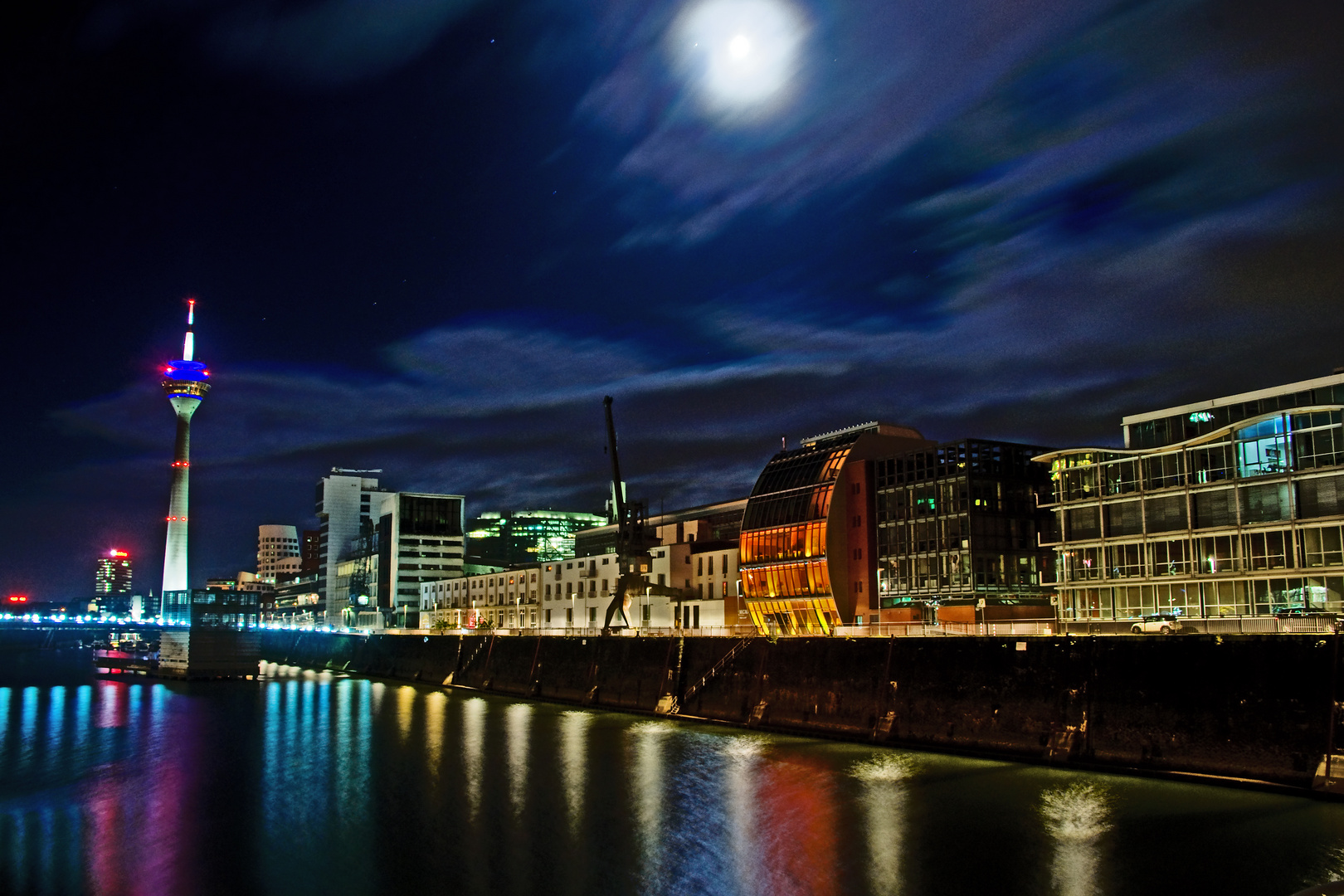 Düsseldorf - Medienhafen bei Nacht