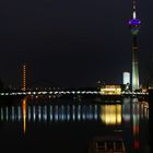 Düsseldorf Medienhafen bei Nacht