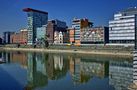 Düsseldorf Medienhafen - Blick auf die Speditionsstraße (28.04.2007) von Martin Woerner