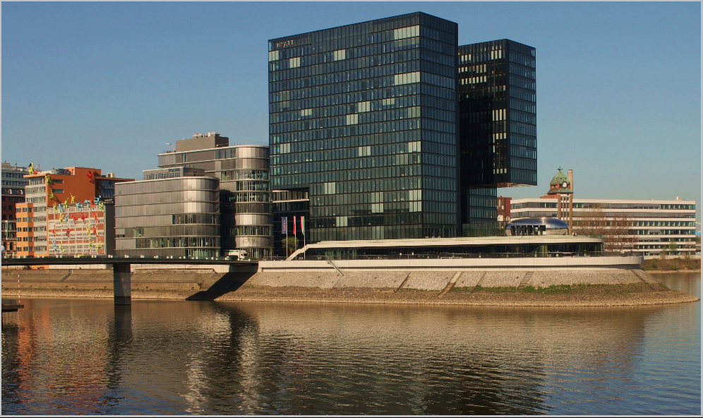 Düsseldorf Medienhafen frühmorgens