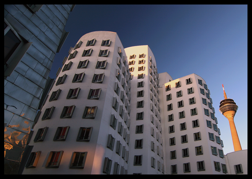 Düsseldorf Medienhafen - Gehry Bauten