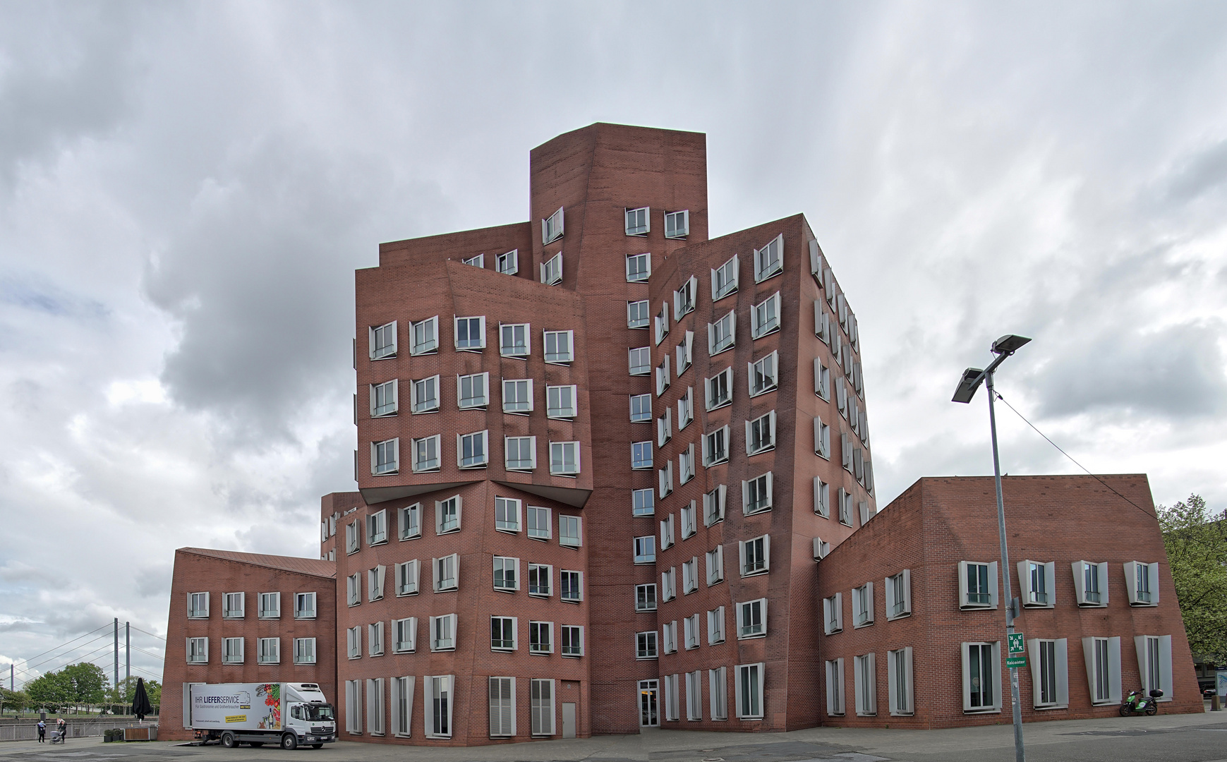 Düsseldorf - Medienhafen Gehry Bauten