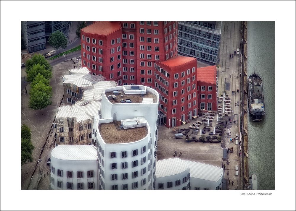 Düsseldorf Medienhafen  Gehry Bauten einmal anders ....