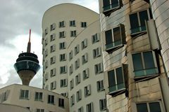 Düsseldorf - Medienhafen - "Gehry-Bauten" & Rheinturm - 02