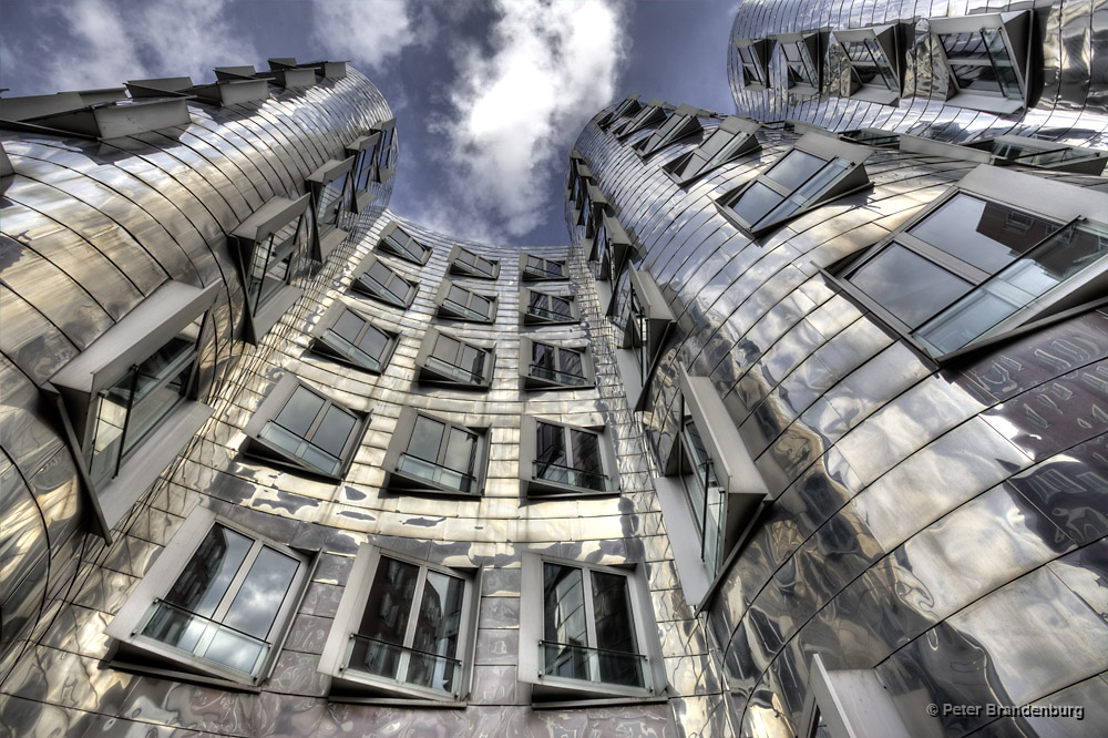 Duesseldorf Medienhafen - HDR - Frank Gehry-Architektur