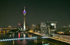 Düsseldorf - Medienhafen im Abendlicht