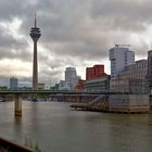 Düsseldorf Medienhafen mit Rheinturm