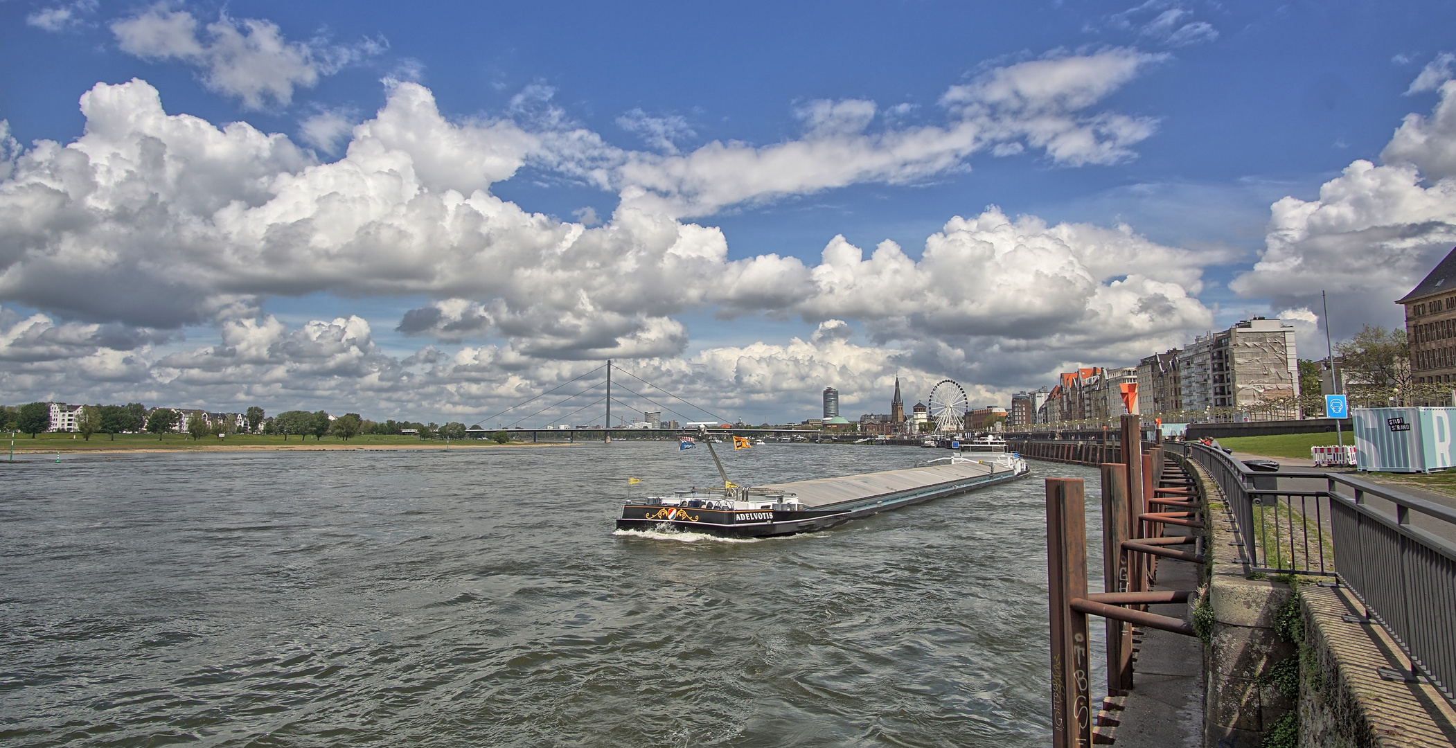 Düsseldorf - Medienhafen-Rhein