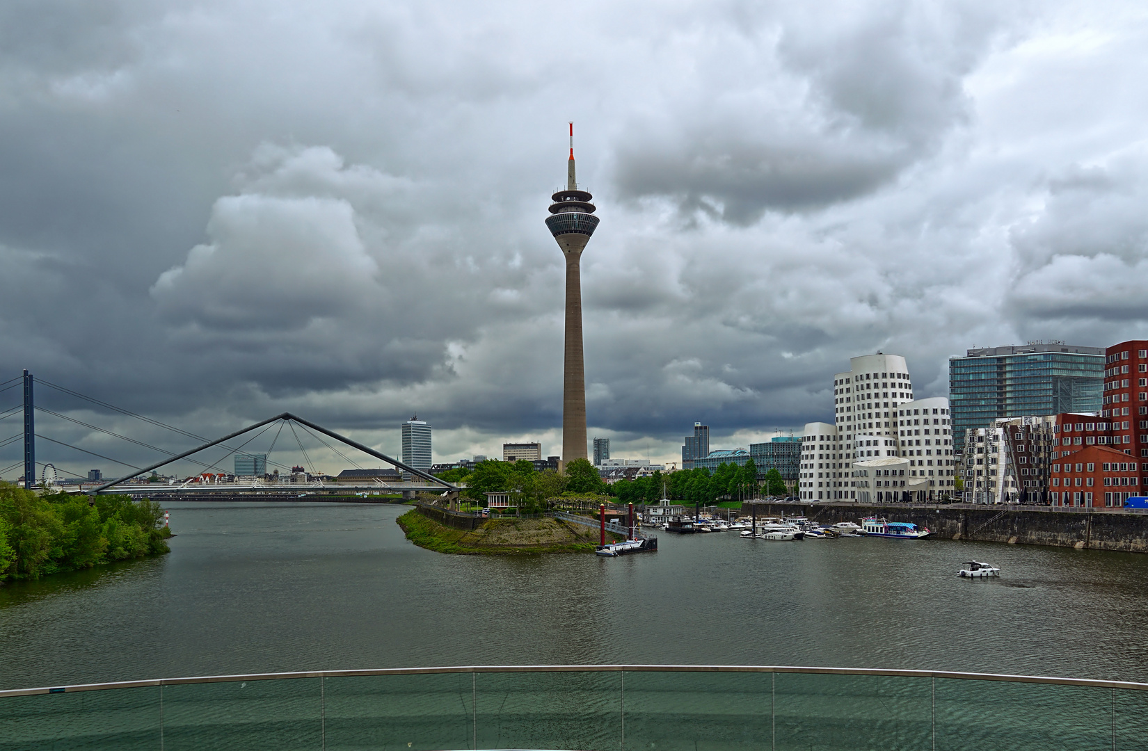 Düsseldorf - Medienhafen - Rheinturm