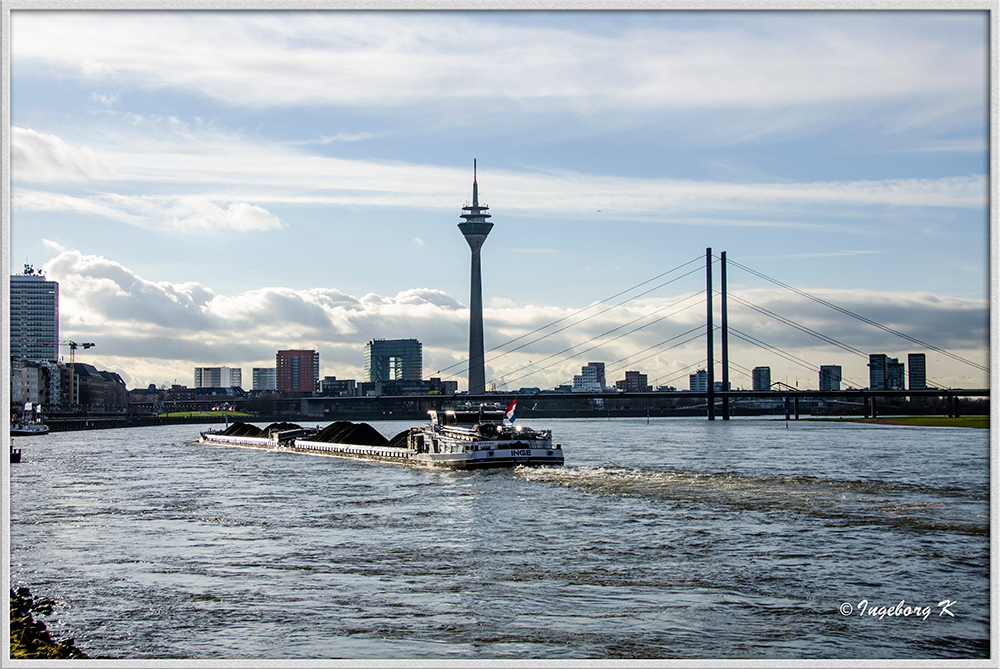 Düsseldorf - Medienhafen, Stadttor, Rheinkniebrücke, Fernsehturm