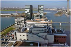 Düsseldorf  - Medienhafen und  Hayatt 