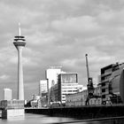 Düsseldorf; Medienhafen und Rheinturm