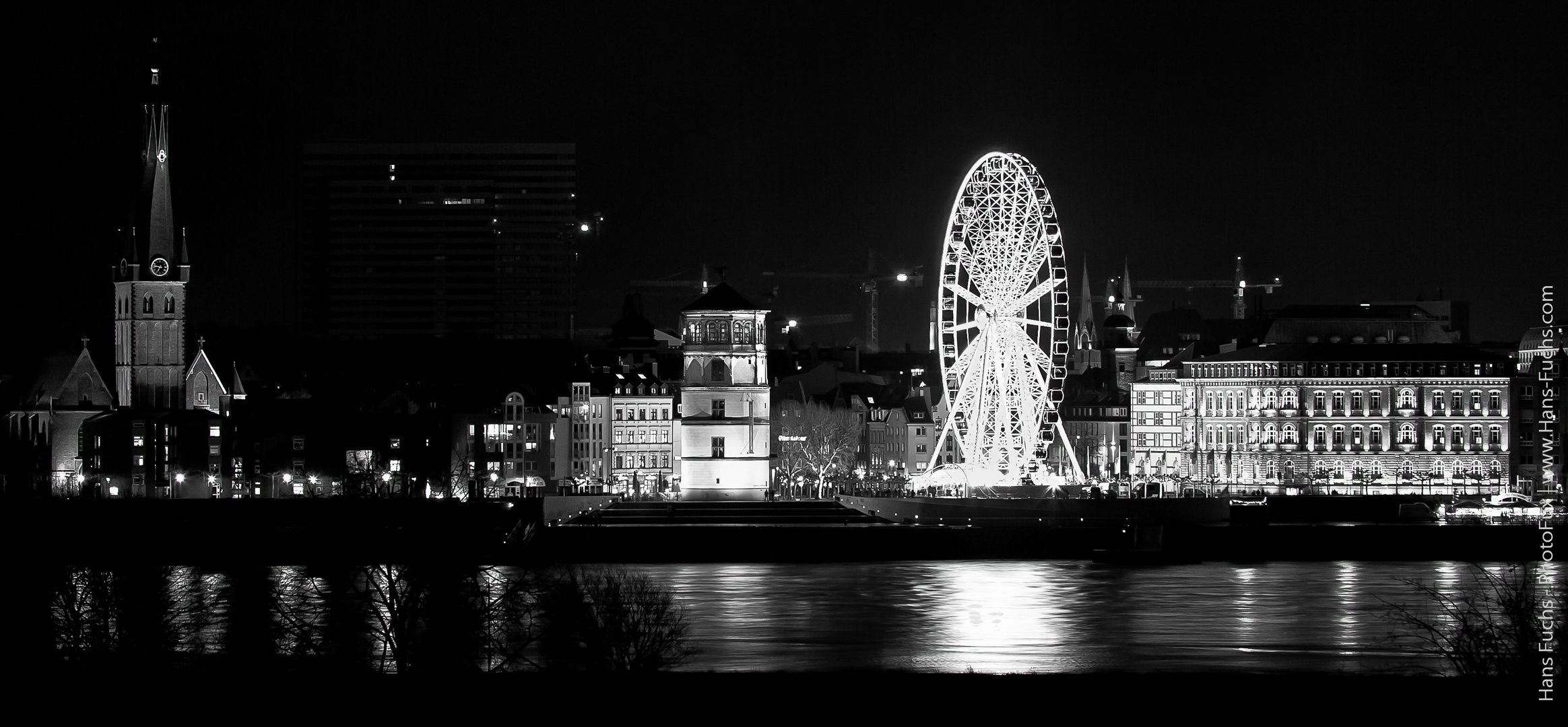 Düsseldorf mit Riesenrad - sieht auch in SW nach was aus