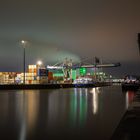 Düsseldorf , mit viel Wasser und viel Nacht