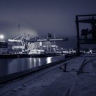 Düsseldorf , mit viel Wasser und viel Nacht