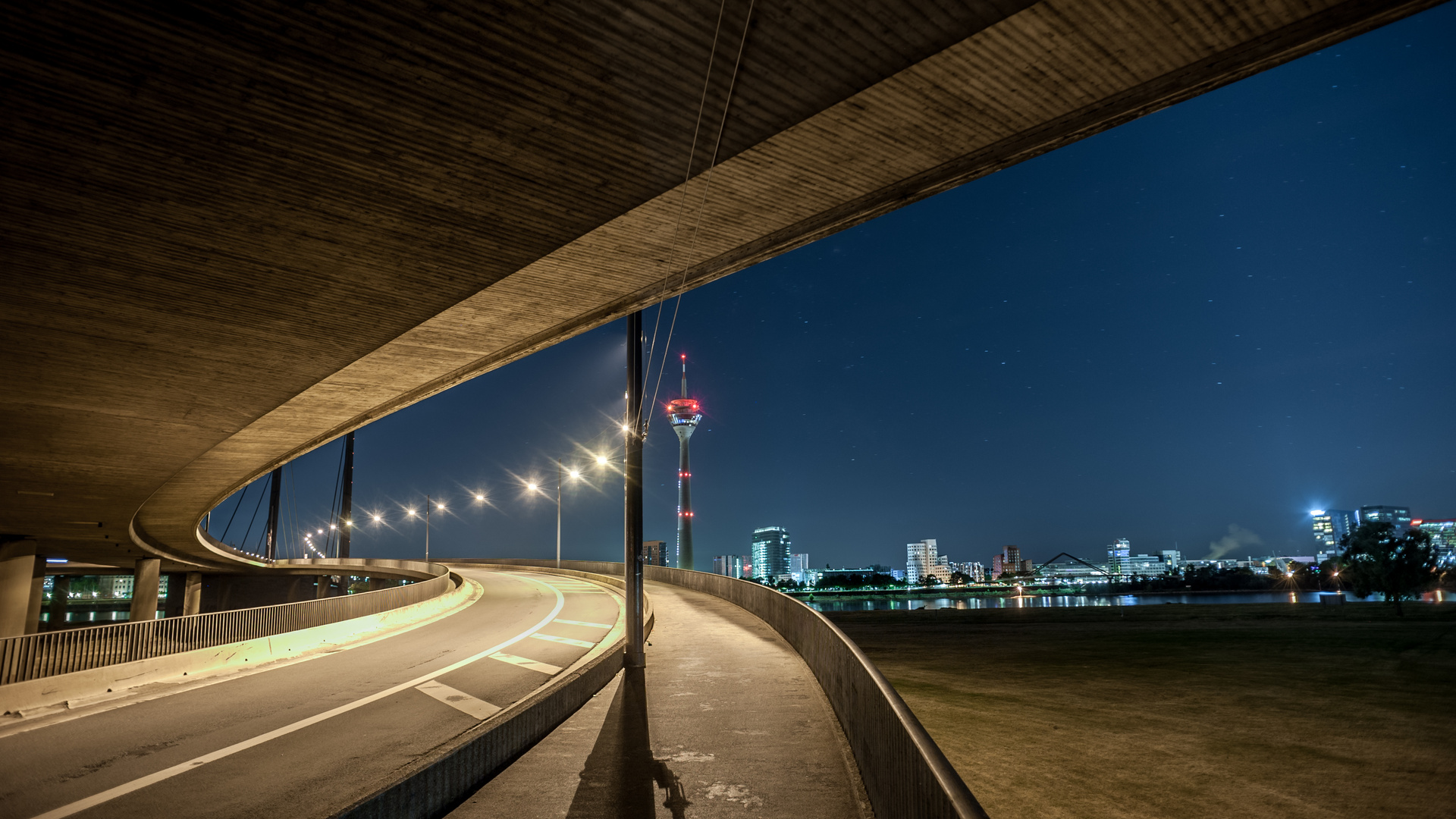 Düsseldorf | nachtschwärmerei