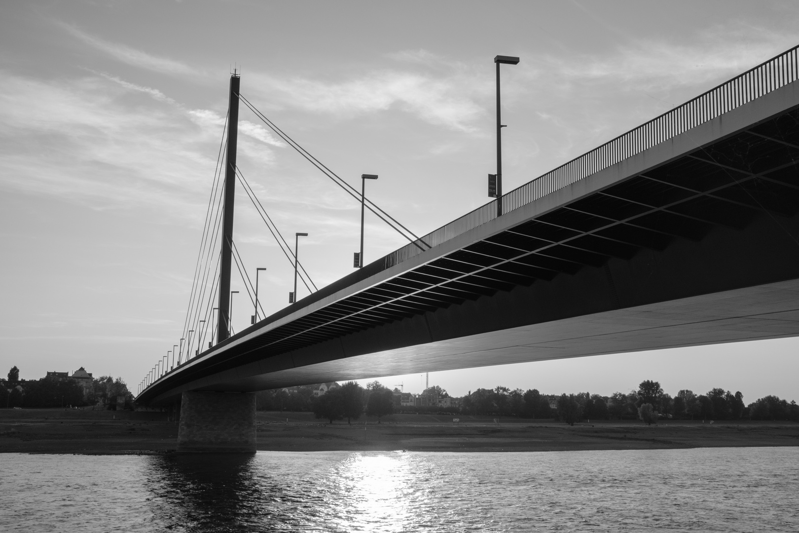 Düsseldorf, Oberkasseler  Brücke 