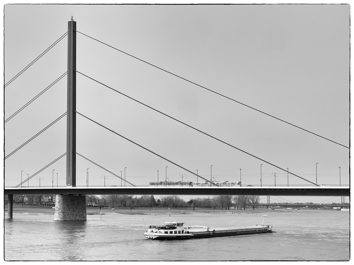 Düsseldorf, Oberkasseler Brücke