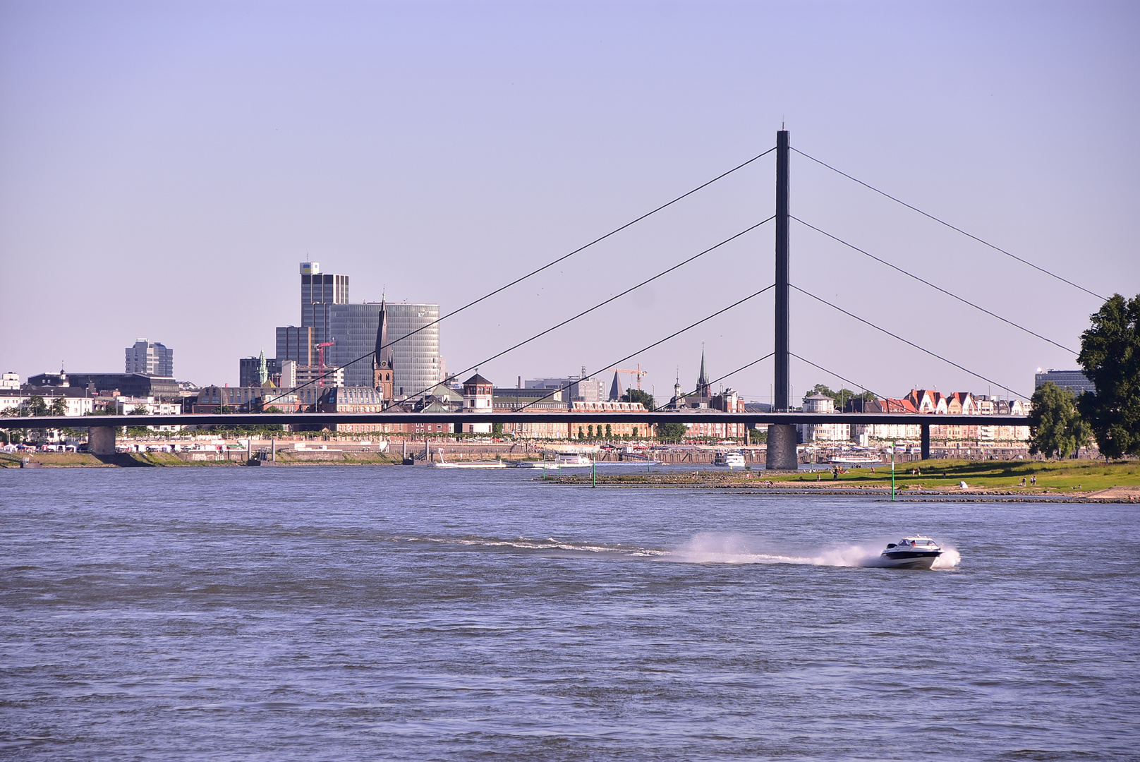 Düsseldorf Rhein Juni 2019 