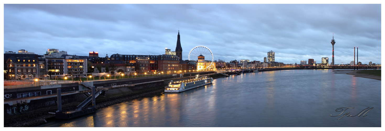 Düsseldorf Rhein Panorama am Morgenfrüh