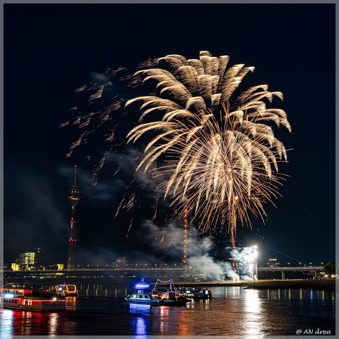 Düsseldorf Rheinfeuerwerk Juli 2023