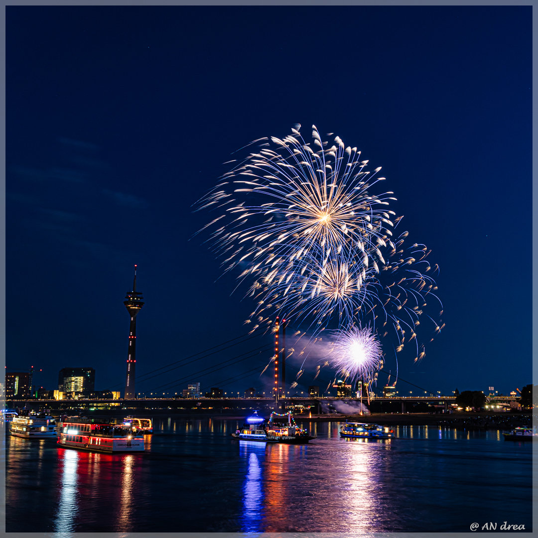 Düsseldorf Rheinfeuerwerk Juli 2023