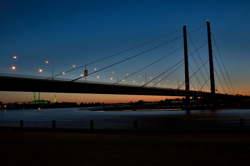 Düsseldorf Rheinkniebrücke