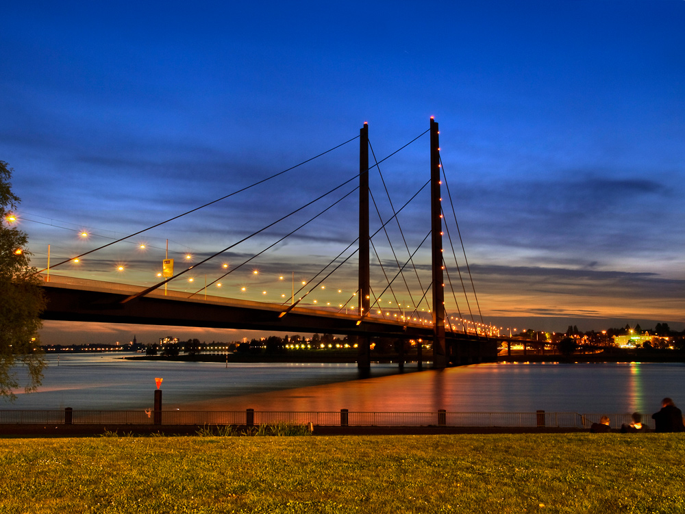 Düsseldorf - Rheinkniebrücke