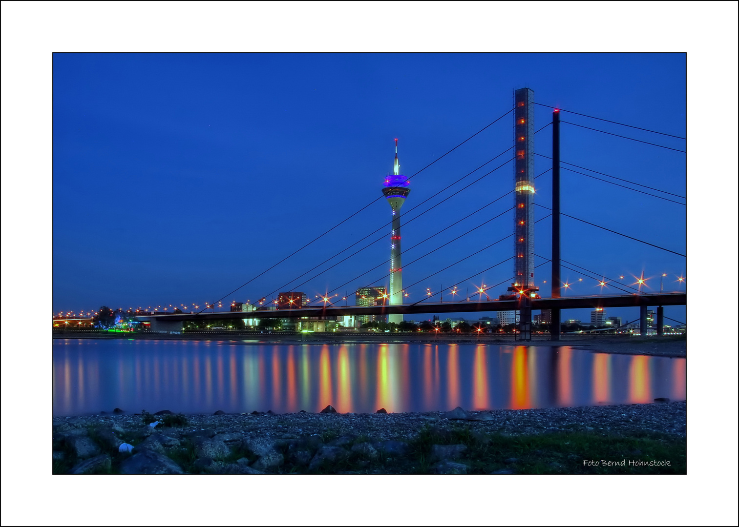 Düsseldorf  Rheinkniebrücke ...