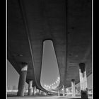 Düsseldorf Rheinkniebrücke bei Nacht