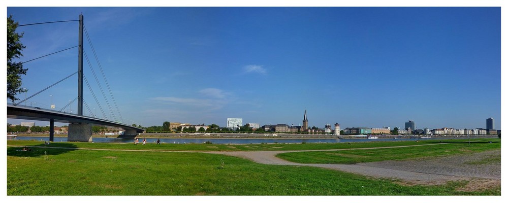 Düsseldorf Rheinpanorama 1