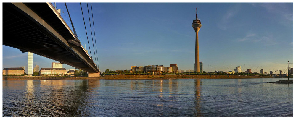 Düsseldorf Rheinpanorama 2