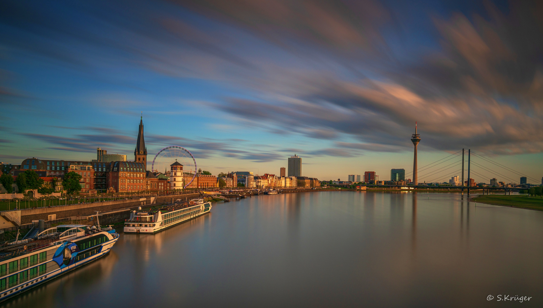 Düsseldorf Rheinpromenade